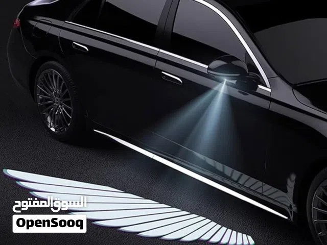 هذه أضواء ترحيبية خارجية بأجنحة الصقر للسياره