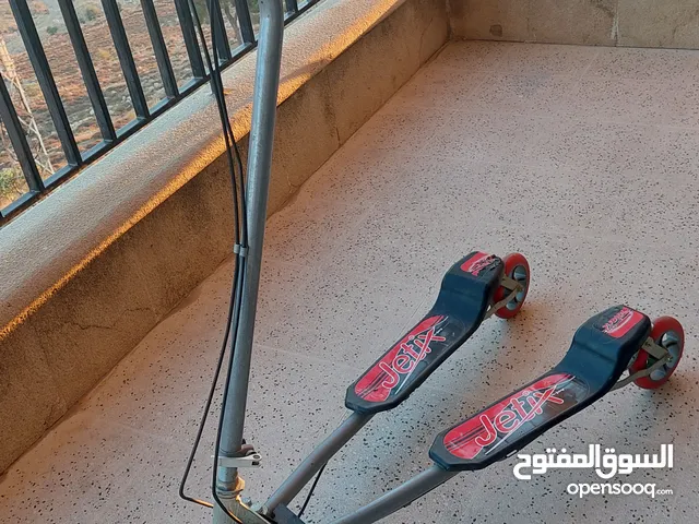 سكوتر جديدة عمليه لها فرامات يد