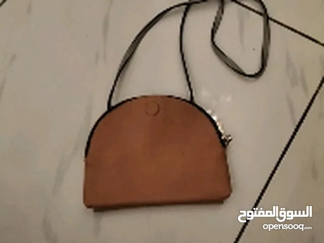 شنطة يد نساءية صغيرة