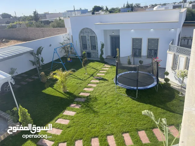 3 Bedrooms Chalet for Rent in Tripoli Al-Baesh
