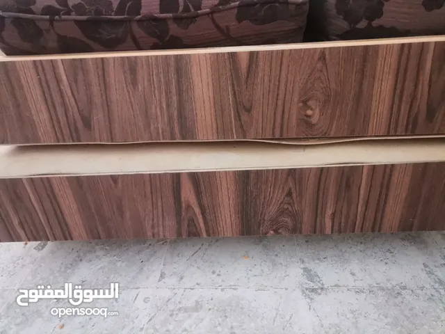 ثلاث تخوت مفرد