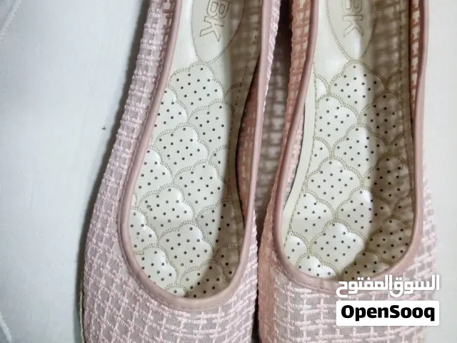 جزمه فلات إتلبست مره واحده بس مقاسها مناسب جداا
