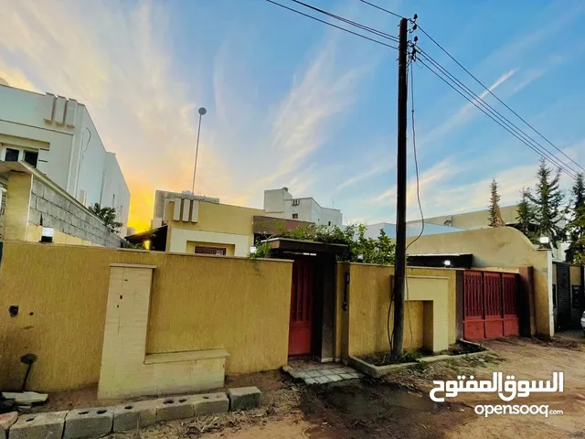 210 m2 4 Bedrooms Townhouse for Sale in Tripoli Janzour