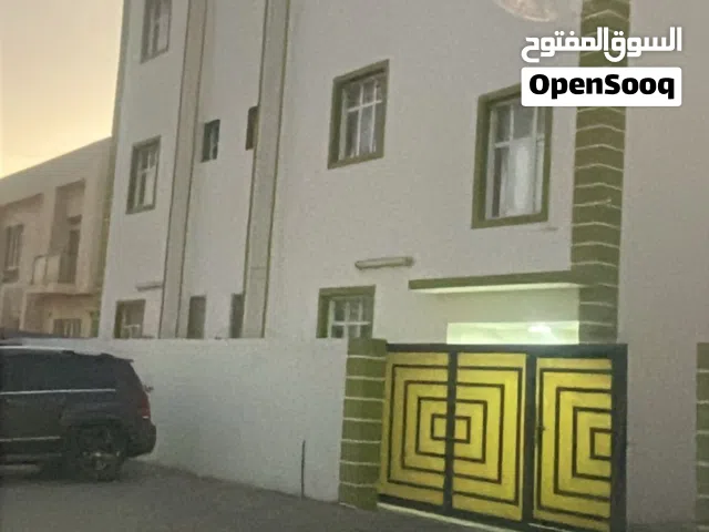 شقه للايجار بالمعبيله تصلح للعوائل والطالبات