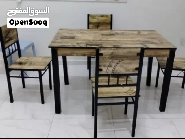 خزنة ملابس و طاولة سفره
