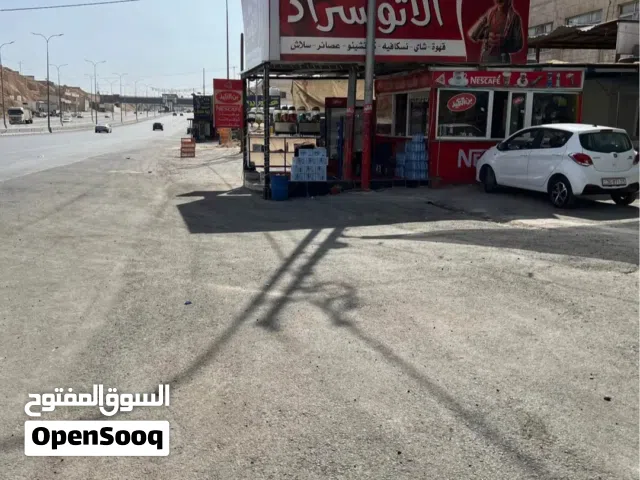 محطة غسيل سيارات ومحل قهوه للبيع على طريق اوتوستراد عمان الزرقاء