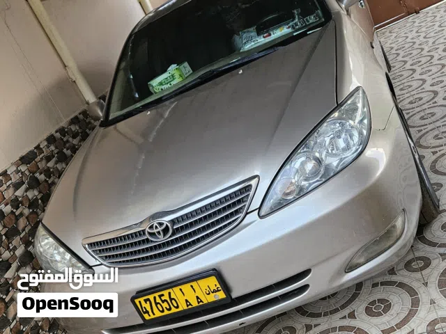 تويوتا كامري موديل 2002 رقم واحد الفئه الذهبية 6 سلندر