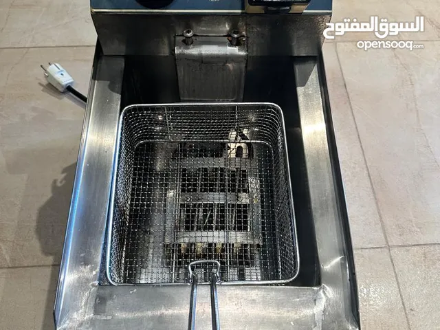 جهاز مقلاة زيت كبيرة للمطاعم او المطابخ الكبيرة بحالة ممتازة
