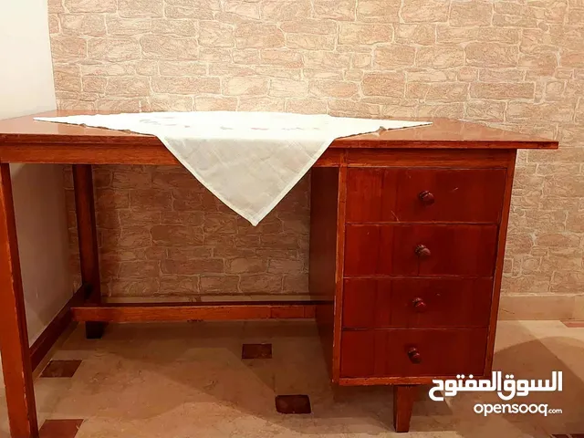 مكتب دراسي او مكتب عمل او لورشة