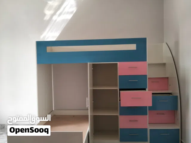 سرير أطفال ودواليب متكاملة مع السرير الدواليب ذات مواصفات مميزه للبيع
