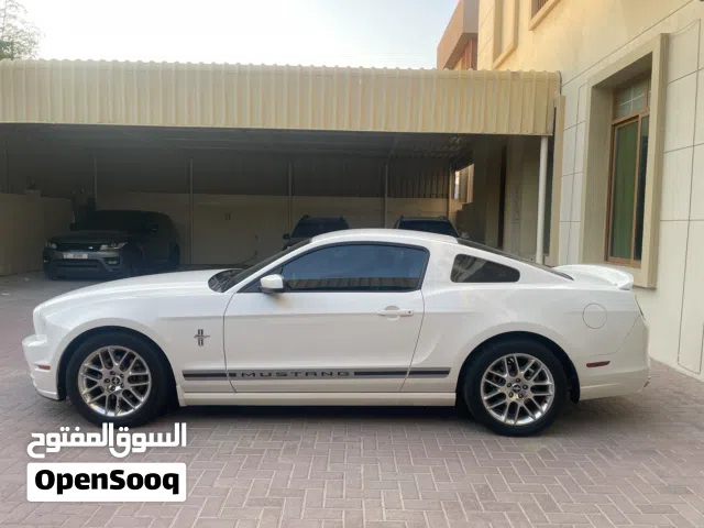 2013 Ford mustang V6 Premium