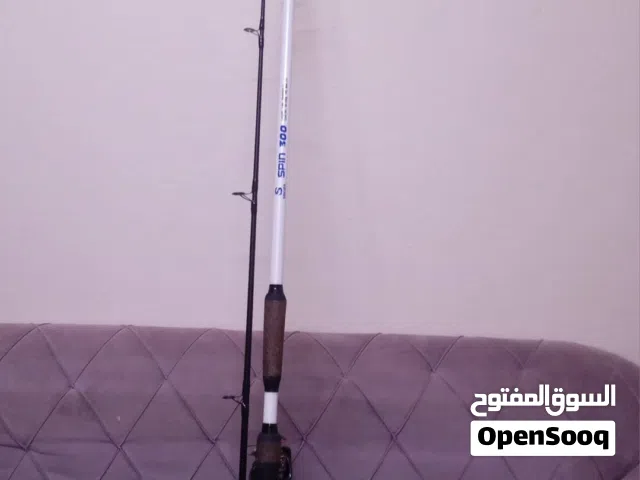 سناره صيد سمك مستعمله طولها ثلاث امتار ونص والمكينه 4000  واستخدامها نضيف