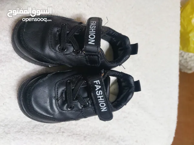 احذيه وصنادل و ادوات طعام و ببرونات