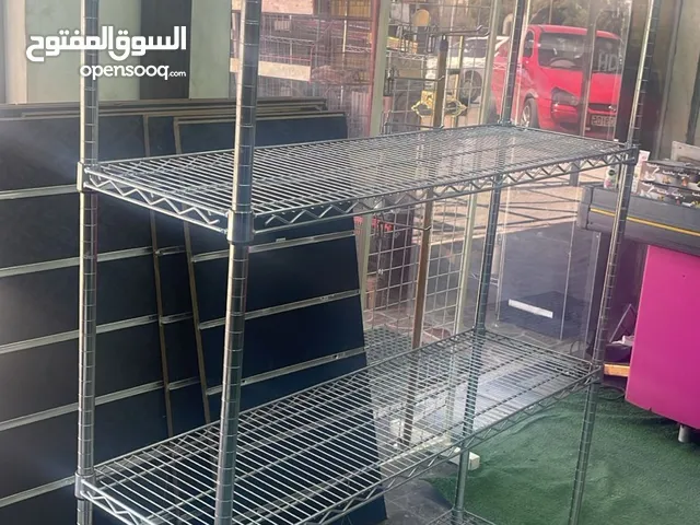 استاندات كروم اربع طوابق شبه جديد يحمل أوزان ثقيله شبه جديد