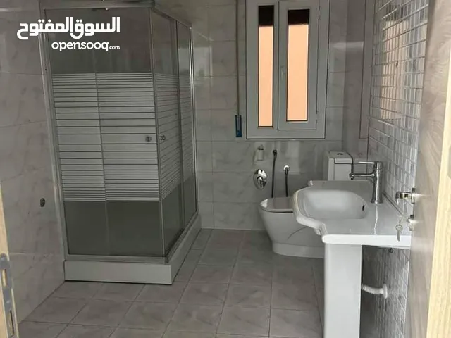 شقة جديده للايجار  جامعة الحاضره