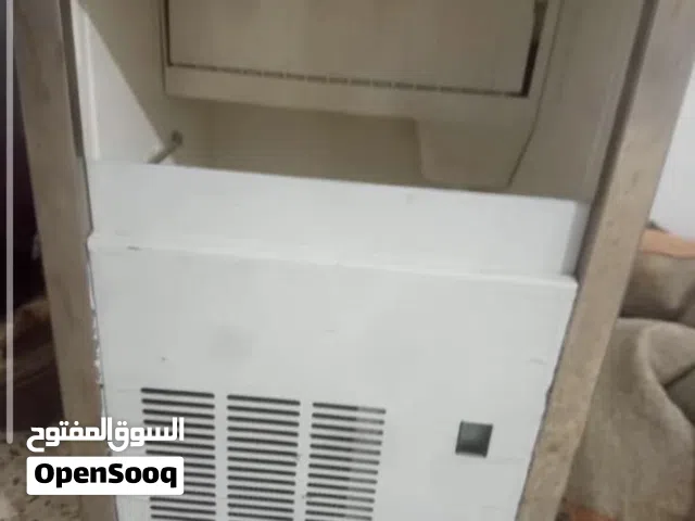 ماكينة  ثلج إيطالية للبيع جديدة مخزنة بسم الله مشاء الله 9 كيلو في اليوم ااااااااااااااااااااااااااا