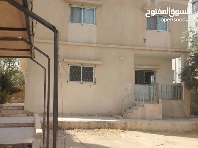 134 m2 4 Bedrooms Townhouse for Sale in Zarqa Iskan Al Batrawi