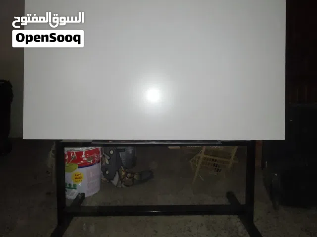طاولة مرسم جديد ونظيف بسعر مناسب