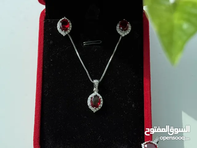أطقم فضة عيار 925 مكون من خاتم فري سايز وقلادة مع حلق