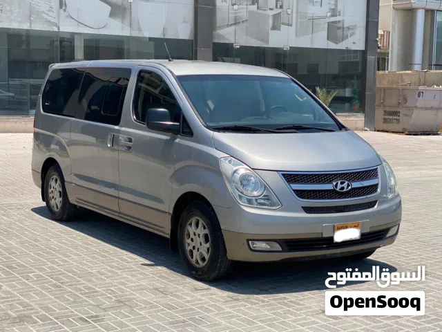2013 هيونداي H1 Standard