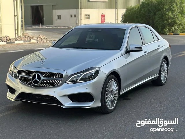مرسيدس بنز E350 2016 السيارة بحالة ممتازة. ممشى خفيف