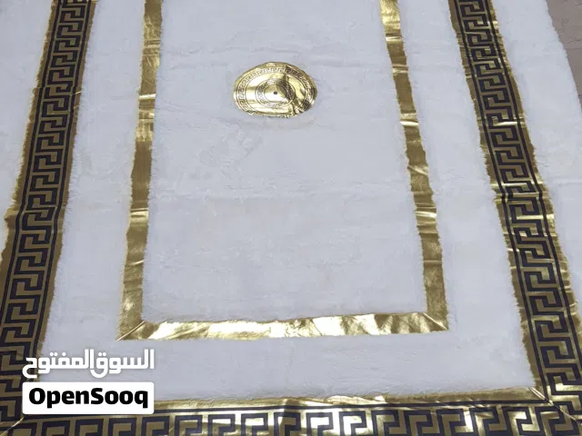 سجاد فرو صناعة صينية يتوافر منه 3 ,الوان وبقياسين الأول 150×230 والآخر 2×3 بافضل الأسعار واعلي ج