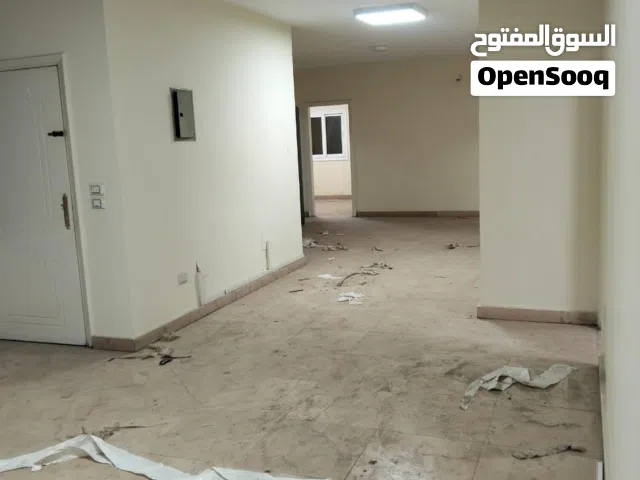 مقر إدارى دورين ارضى واول مدخل خاص وسلم داخلى 800م بالهضبه الوسطى الحى السابع خلف صيدلية شاهبور