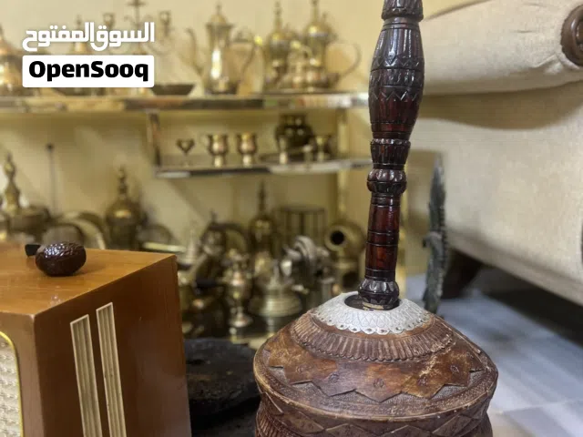 تشكيله واسعه من التحف القديمه والقطع النادره