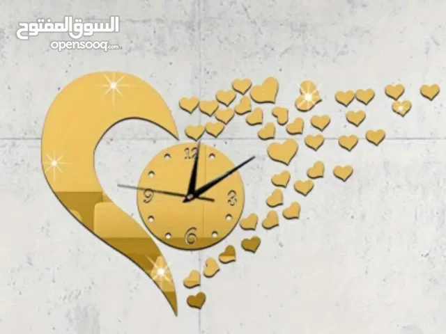 ساعه حديثه علي شكل قلب تتلصق علي الحائط روعه