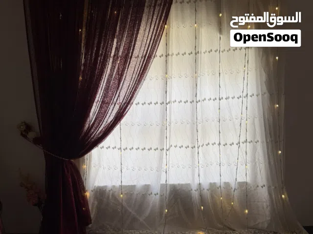 برده كلش جديده ترهم من جه وحده ومن جهتين كلشي وياها يجي خيطين ووردتين والبرده جديددده