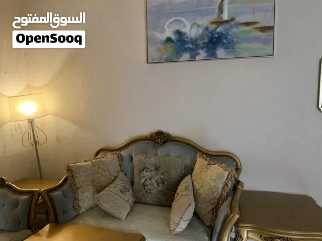 طقم كنب مع طاولات جانبيه ل 8 أشخاص لأعلى صاحب سعر