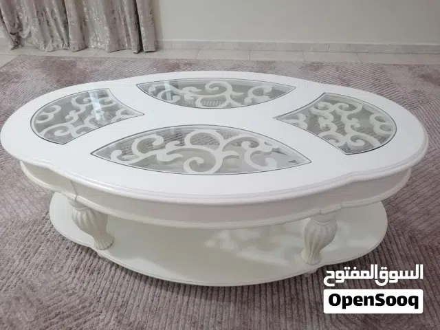 طاولة كبيرة فخمه حفر خشبي نظيفه