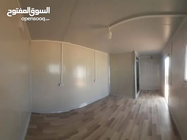 تريله سكنيه 3×5 .......... داخله حمام 150×150 ... ساندوتش درجه اولى ..... شاصي مربع فارغ 10×10.