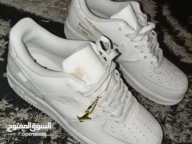 43 Sport Shoes in Amman