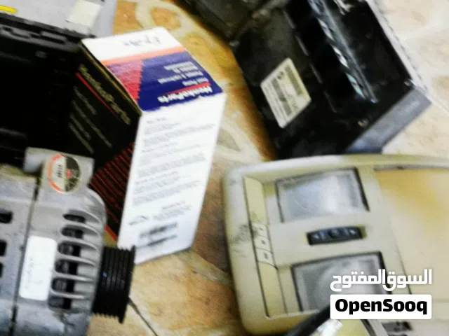 معدات سيارات مستعملة متنوعة للبيع في حالة جيدة