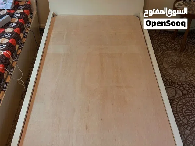 سرير مفرد للبيع