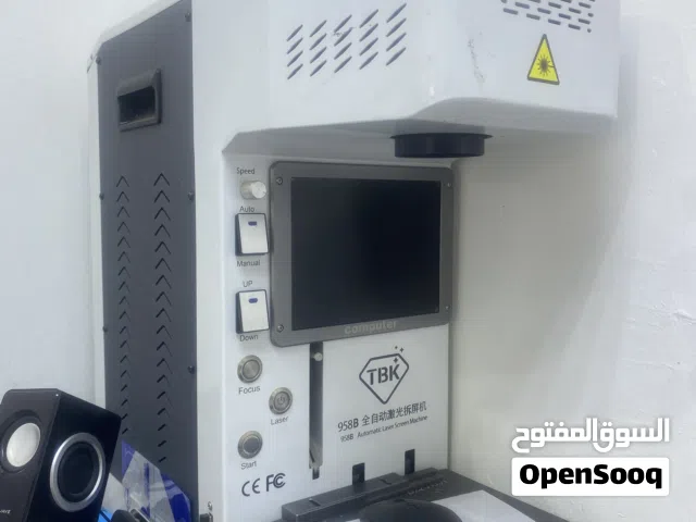 هذه آلة فصل الزجاج الخلفي بالليزر الأوتوماتيكية TBK-958B