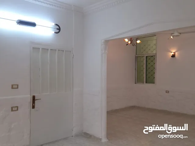 135 m2 3 Bedrooms Apartments for Sale in Zarqa Jabal Tareq