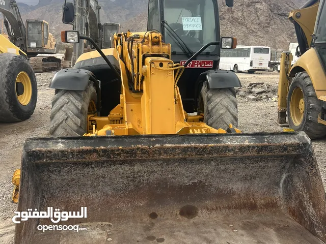 بيع سيارة من نوع جي سي بي بوم لودر موديل 2007