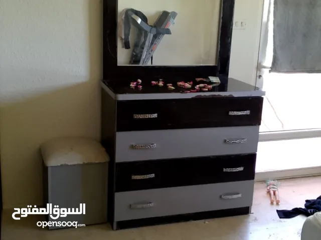 غرفة نوم وثلاجة وموريس