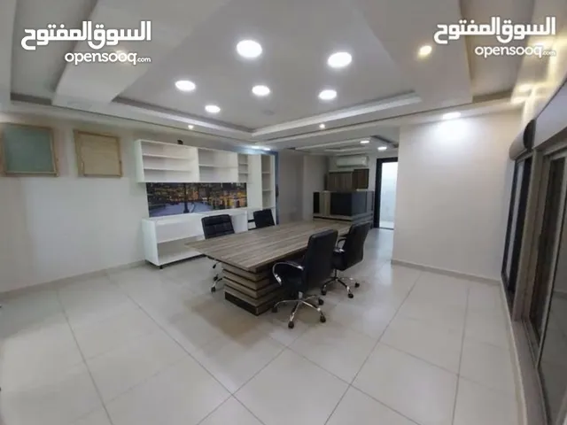 مكاتب تجارية بمساحات مختلفة (65 - 120 ) للإيجار مجمع البركة دوار الواحة