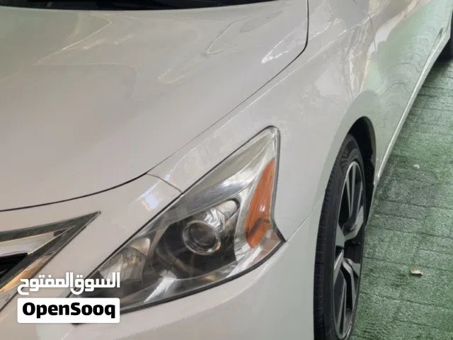 2015 نيسان التيما SV