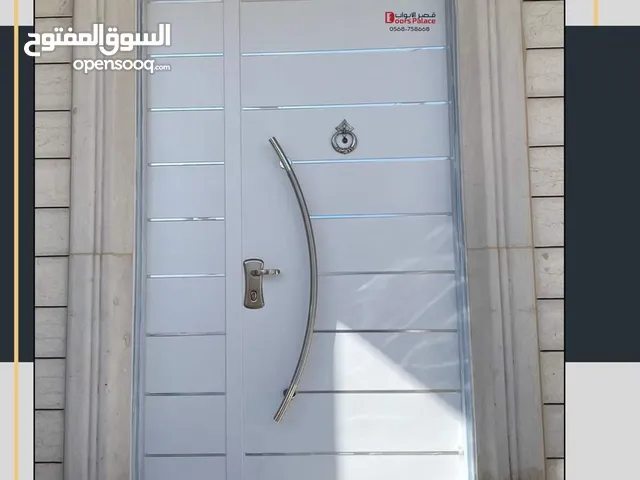 قصر الأبواب يقدم لكم تشكيلة أبواب امان ملتي لوك خارجية مضادة لجميع العوامل الجوية .