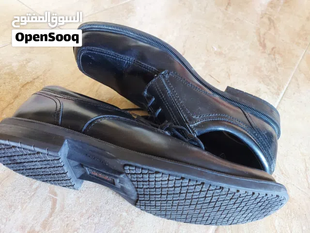 حذاء اصلي نوع دوكرز نمره  11.5 اوروبي بسعر 10 دنانير