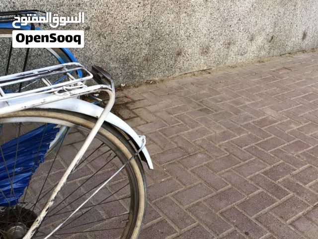 سيكلين ياباني ما يعانون من احمر و ابيض الاثنين ب 180