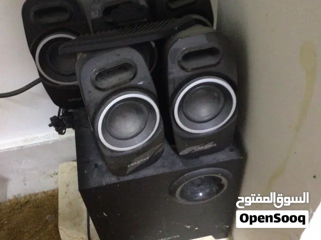سماعات كريتيف كمبيوتر أو مسرحية محيطية