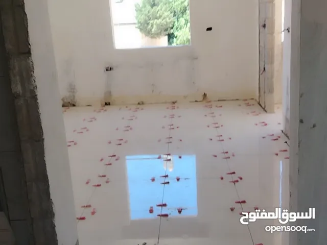 استديو للبيع بجانب الجامعة الأردنية مميز بمساحة 40 متر يوجد خدمات مميزة بالمجمع و قريب من كلية الطب