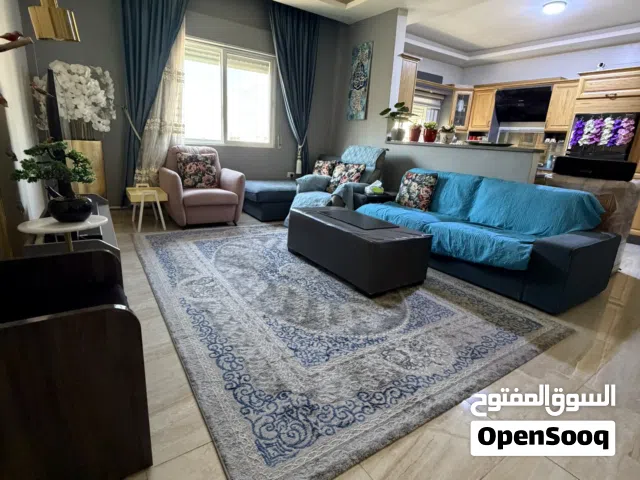 شقة فاخرة للبيع في اربد، قرب الجامعة و جميع الخدمات، دقيقتان عن اربد سيتي سنتر، حي الراهبات.