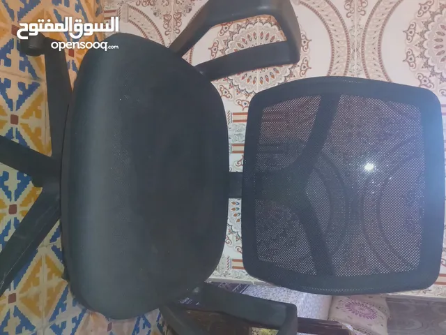 فرصة نادرة! كرسي مكتب فاخر Merryfair بحال الجديد بثمن مناسب.