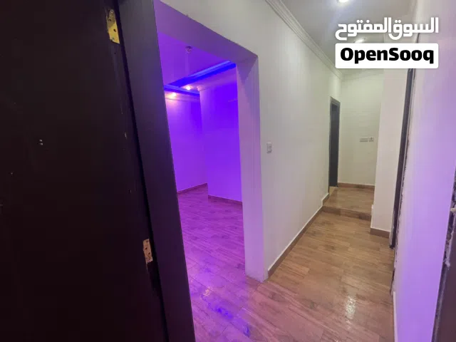 للاجار شقة 3 غرف صاله ومطبخ وحمام ب 230 منطقه الظهر